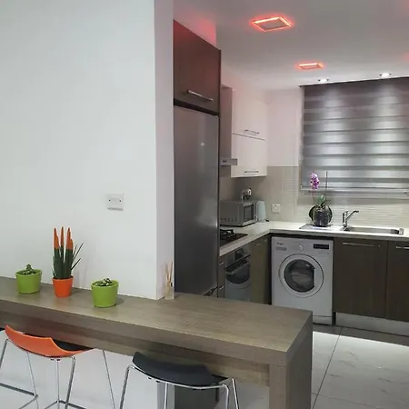 Appartamento Lovely 2-Bed Apartment In Larnaca
