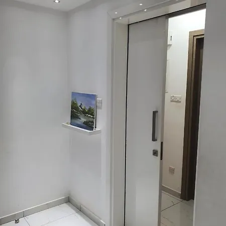 Lovely 2-Bed Apartment In Larnaca