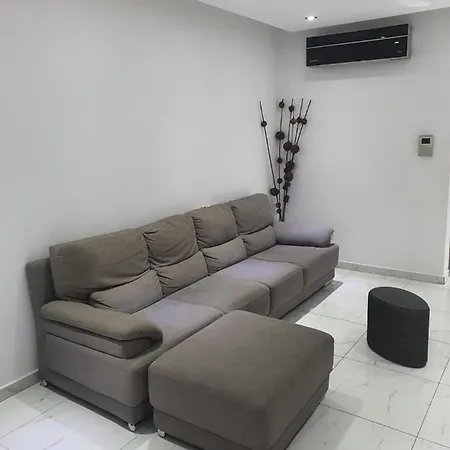 Lovely 2-Bed Apartment In Larnaca Appartamento