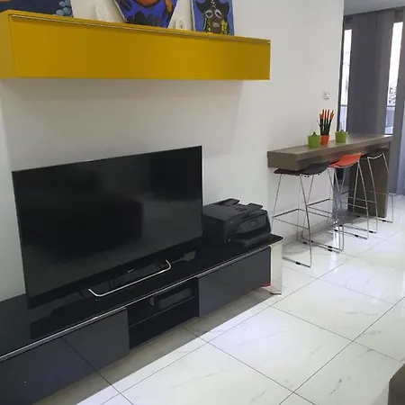 Lovely 2-Bed Apartment In Larnaca * Larnaca
